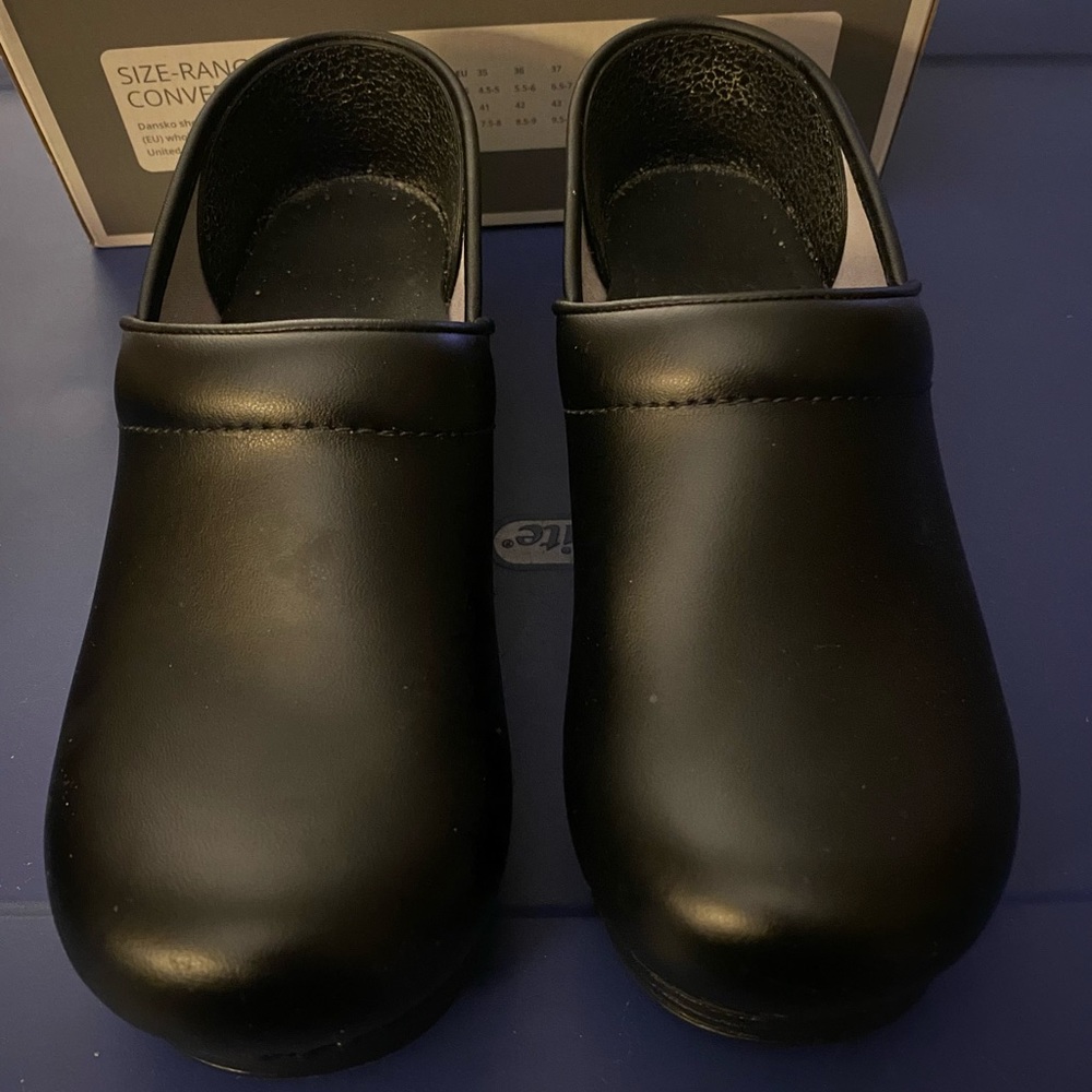 Women’s sz 39 WIDE DANSKO Professional Black Box In the box